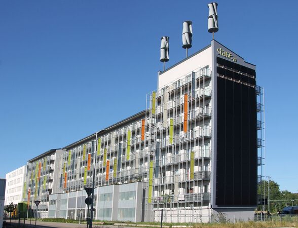 morderne Hausfassade mit PV-Anlage